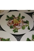 Carpaccio di polpo tagliato finemente con delicata insalata di valeriana all olio e limone