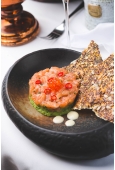 Tatar z łososia z guacamole