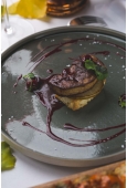 Stek foie gras z karmelizowaną gruszką