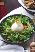 Sałatka - Ser burrata z młodym szpinakiem
