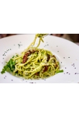 Spaghetti z zielonym pesto,