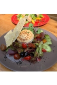 Insalata di barbabietole con pera e formaggio di capra