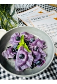 Ręcznie lepione pierożki z&nbsp;jagodami