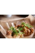 Kurczak karaage z sezamem i kimchi