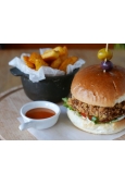 Burger z chrupiącymi boczniakami + frytki